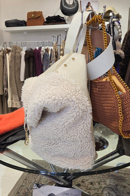 Borsa in pelle e bouclè
