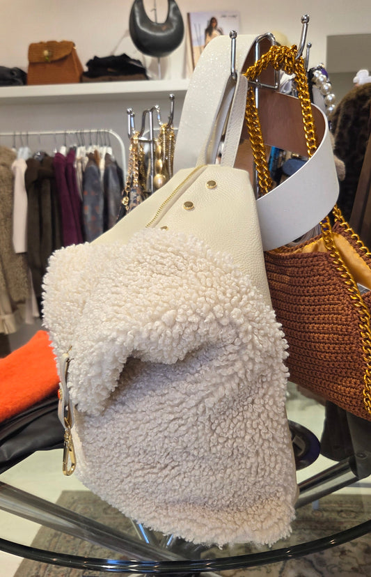 Borsa in pelle e bouclè